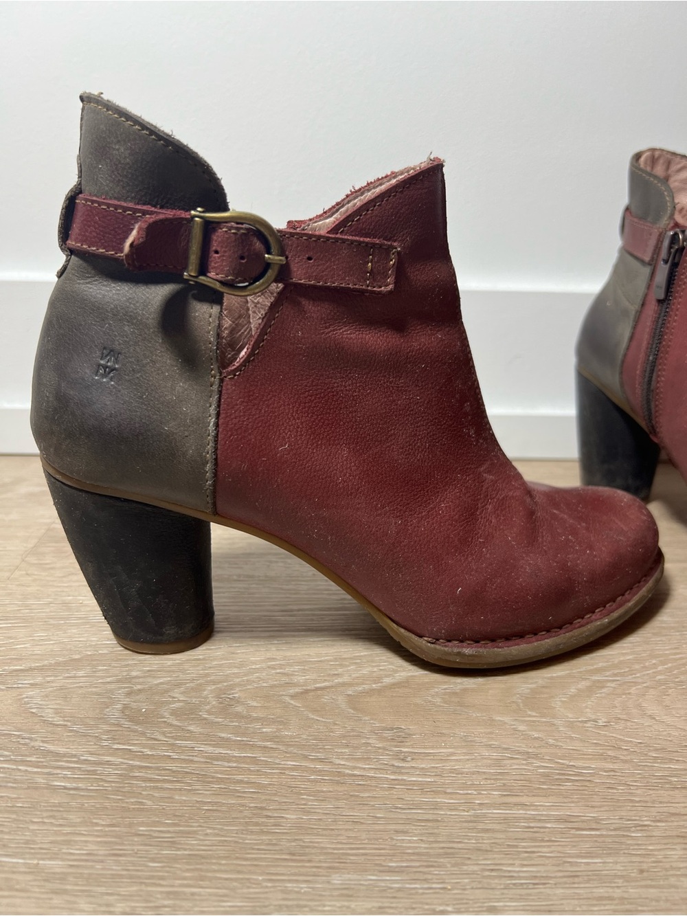 El Naturalista Burgundy and Brown Classy Elegant Chic Chunky Heel Ankle Boots - Picture 2 of 11